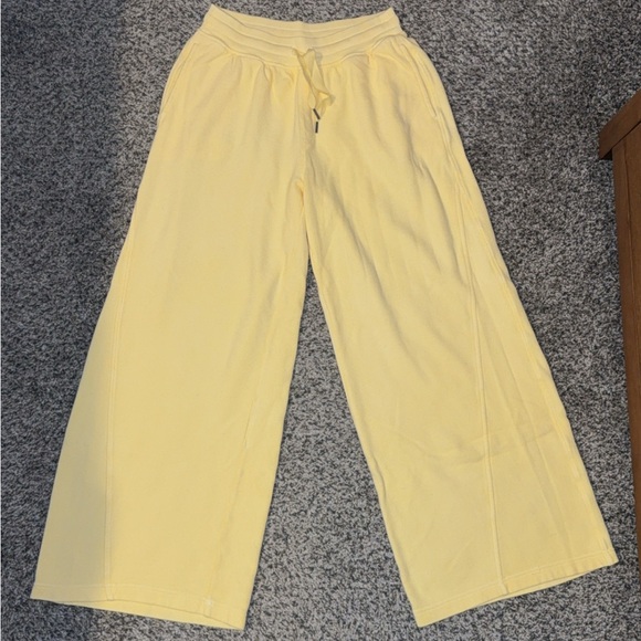 Aerie Butter Yellow Set (Shirt & Wide Leg Trouser) - Picture 7 of 16